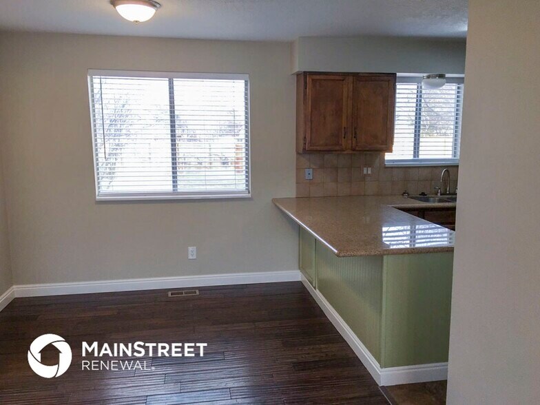 Building Photo - 938 S 200 E