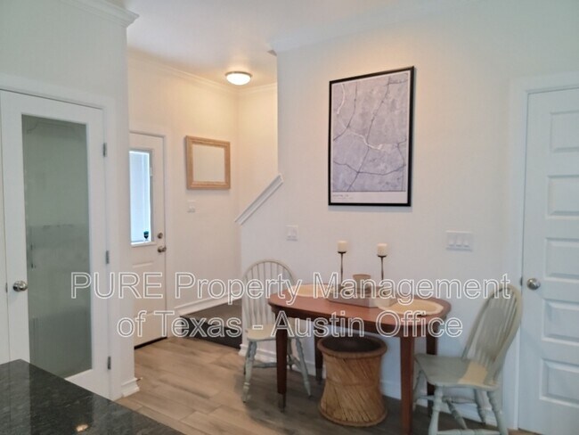 Building Photo - 2109 Maxwell Ln