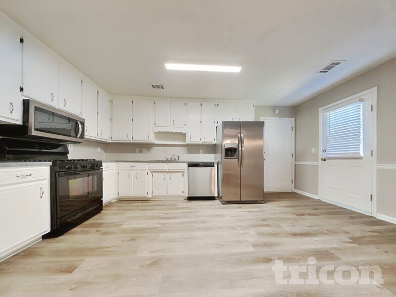 Building Photo - 523 Ashton Manor Dr