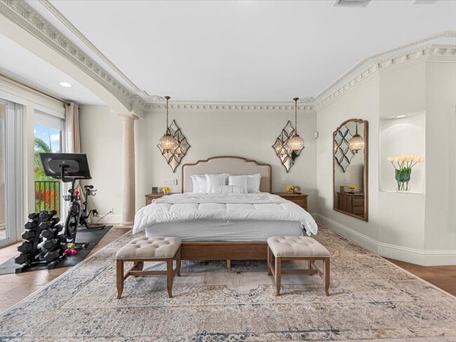 Building Photo - 3030 NE 45th St