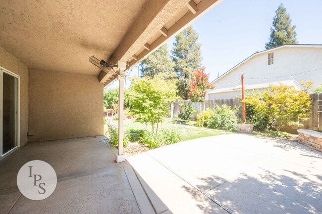 Building Photo - North Fresno Home, 3BR/2BA, Built 1991 – w...
