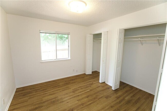 Building Photo - 8002 Sonnet Ave
