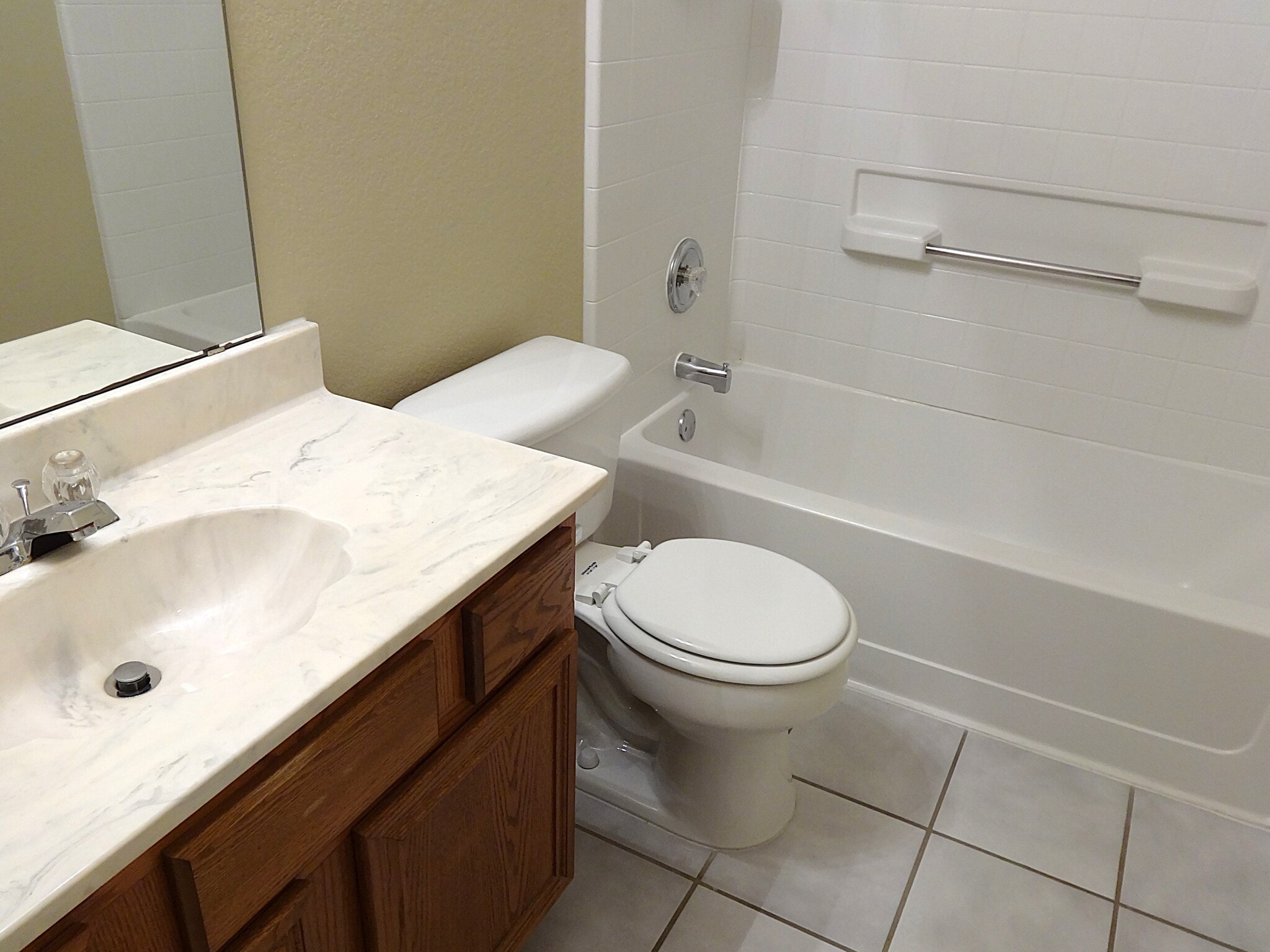 Building Photo - 641 Raven Dr