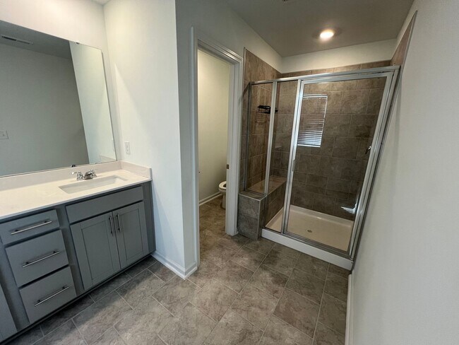 Building Photo - 815 Basswood Gln Trl