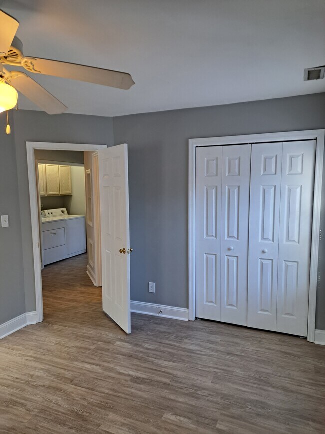 Building Photo - 4314 McClelland Dr