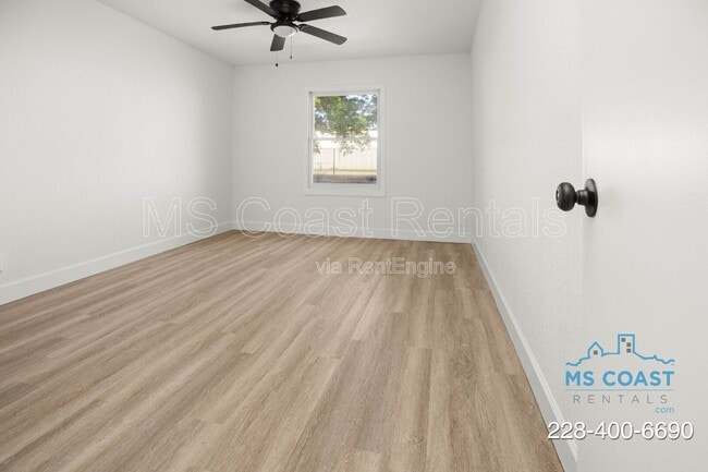 Building Photo - 218 Dogwood Dr