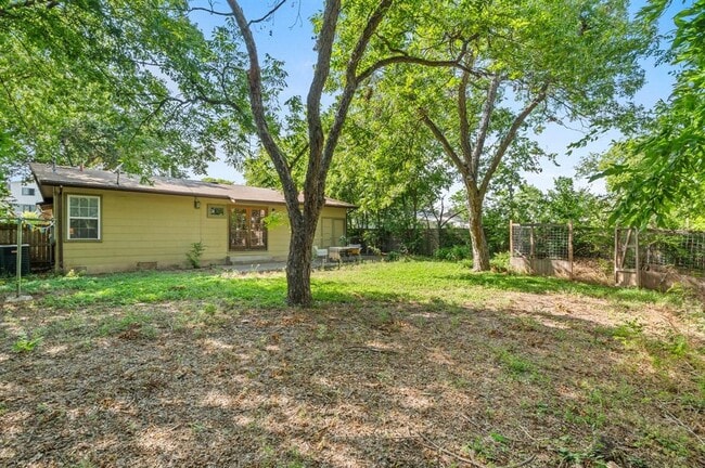 Building Photo - 8201 Lazy Ln