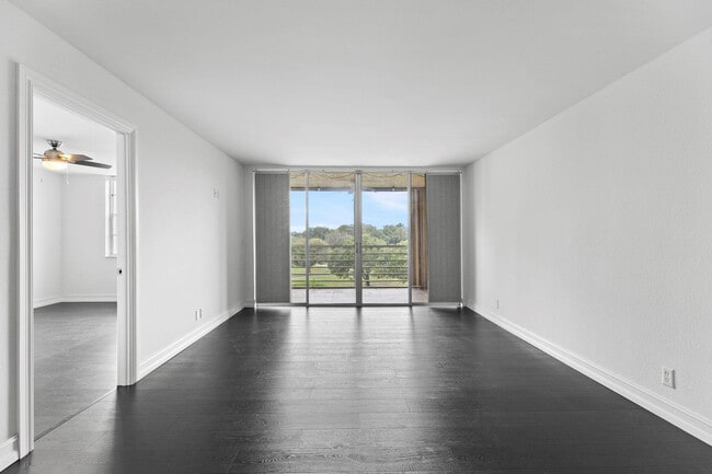 Building Photo - 9470 Poinciana Pl