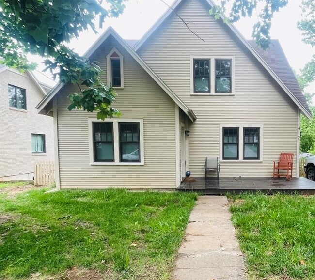 Building Photo - 412 W Ila St