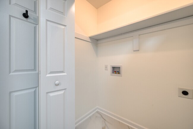 Building Photo - 2416 Horseshoe Bend Dr
