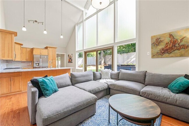 Building Photo - 235 Hillside Dr NW