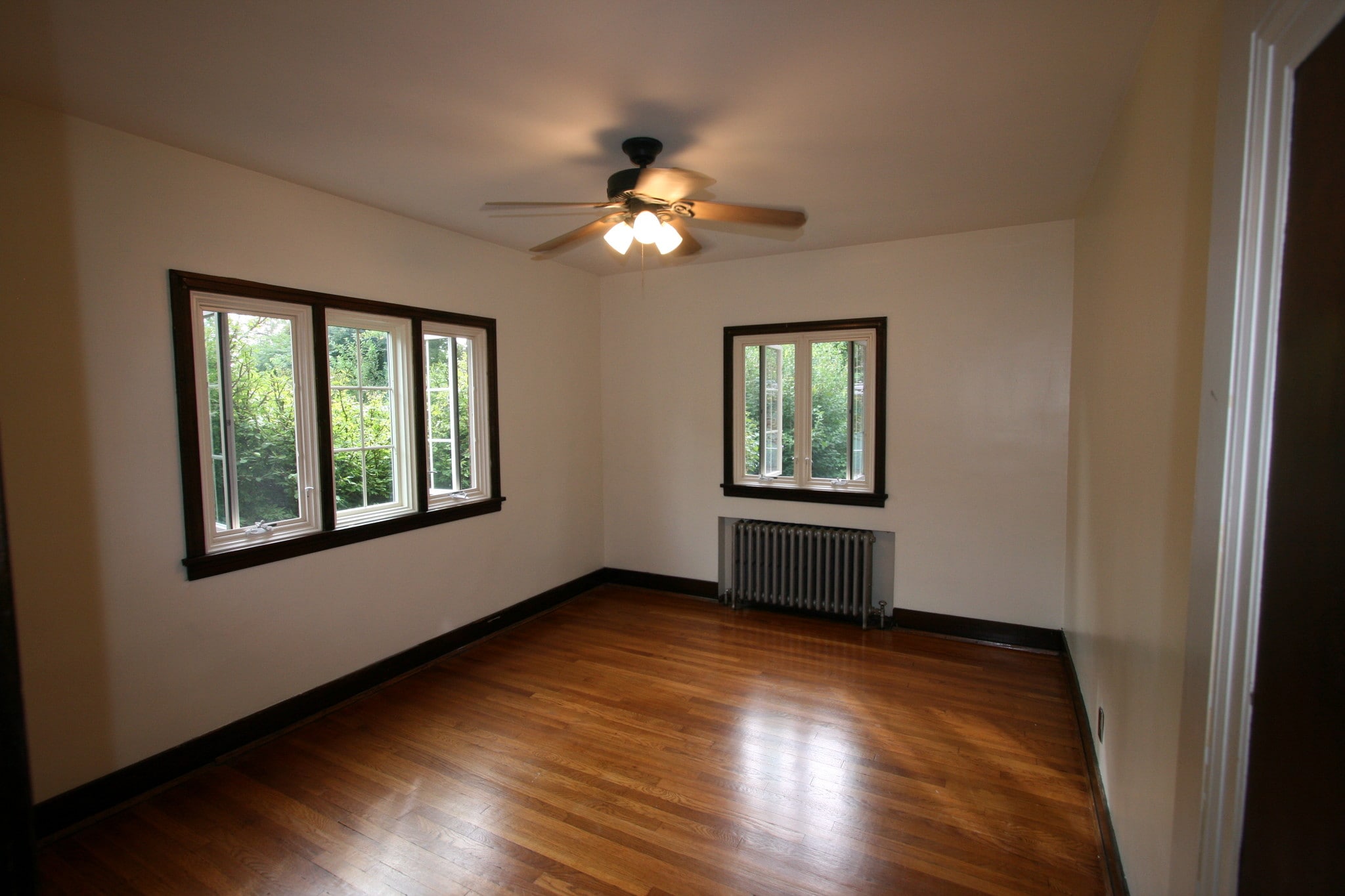 Left Bedroom Empty - 330 S Aiken Ave