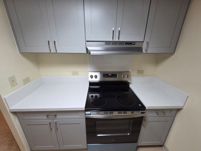 Building Photo - Charming 2 bed, 2 bath, with 1 secured covered parking stall and In-Unit Washer/Dryer. Available Now