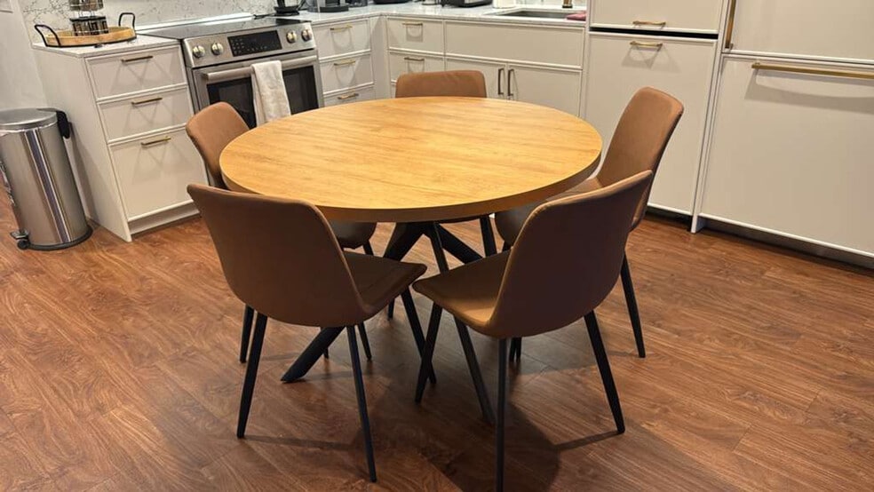 Building Photo - 101 Main St