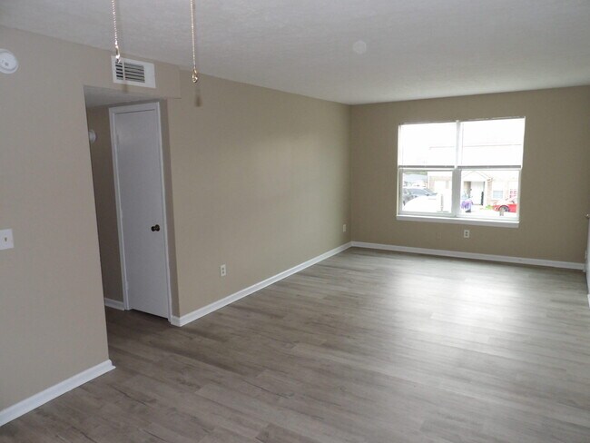 Building Photo - 140 Landings Dr