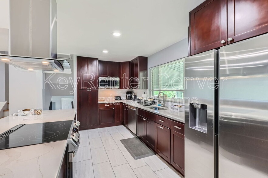 Building Photo - 683 Dawson St