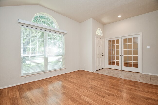 Building Photo - 6206 Fawnlake Dr