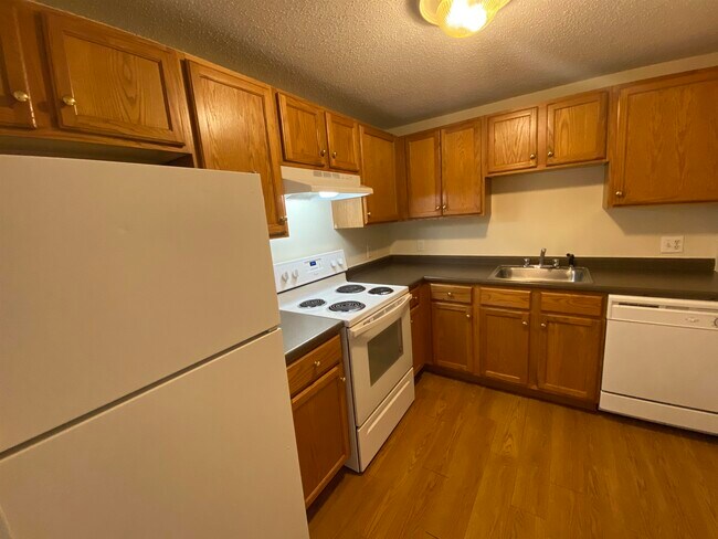 Building Photo - 96 Powers St