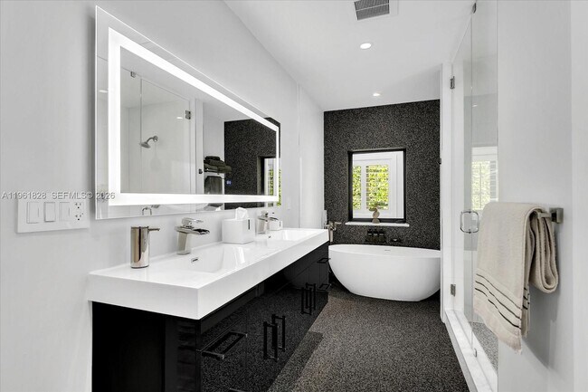 Building Photo - 231 Fluvia Ave