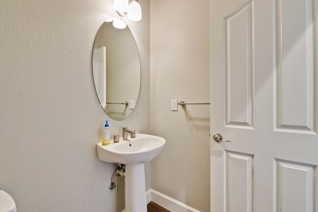 Building Photo - Gorgeous and Very Spacious Home - 3BR 2.5 BA in  San Jose - This is a MUST SEE!!!