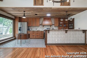 Building Photo - 302 W Silver Sands Dr
