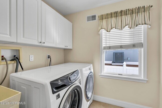 Building Photo - 3110 Windsor Ave