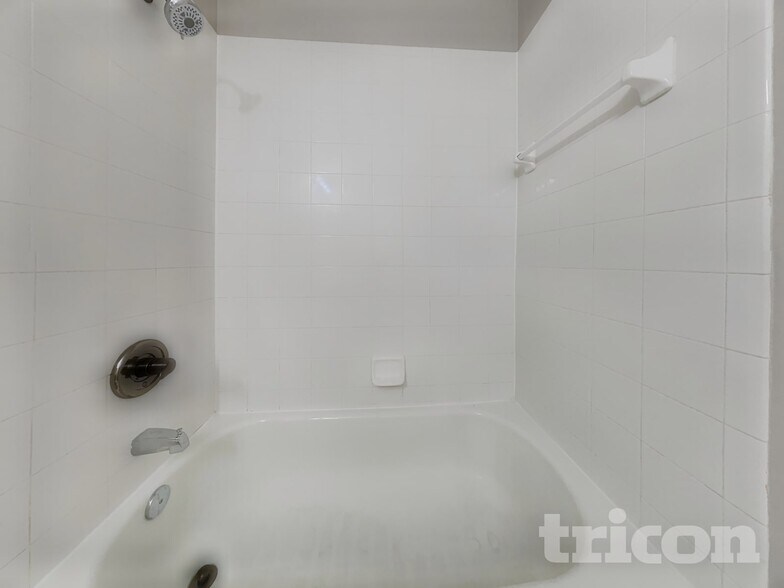 Building Photo - 13730 Fish Eagle Dr W