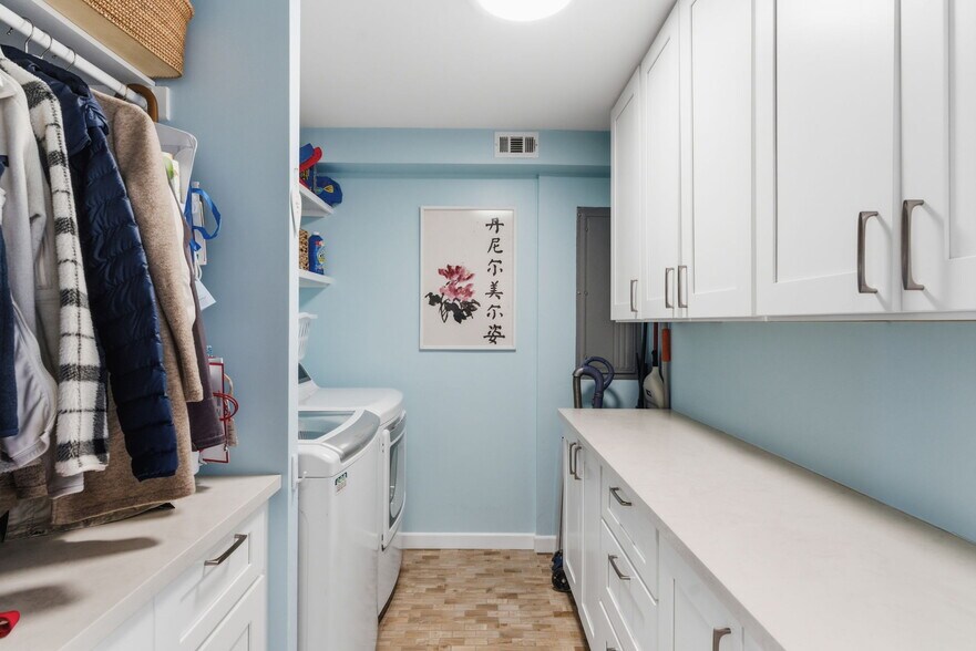 Building Photo - 3535 1st Ave