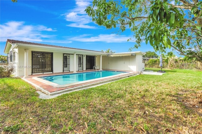 Building Photo - 3225 SW 94th Ave