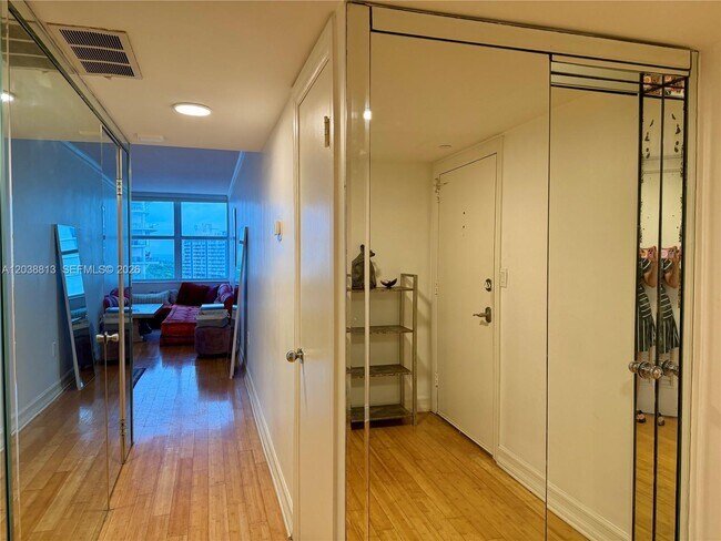 Building Photo - 888 Intracoastal Dr