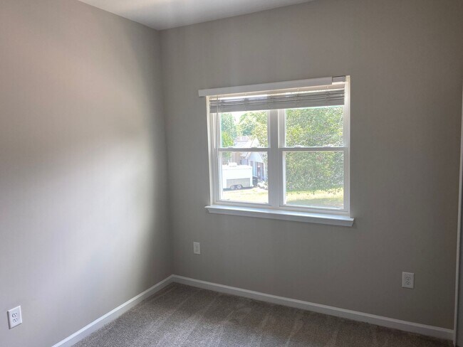 Building Photo - Beautiful 3 bedroom 2.5 bathroom home in C...