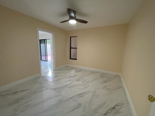 Building Photo - 616 Executive Center Dr