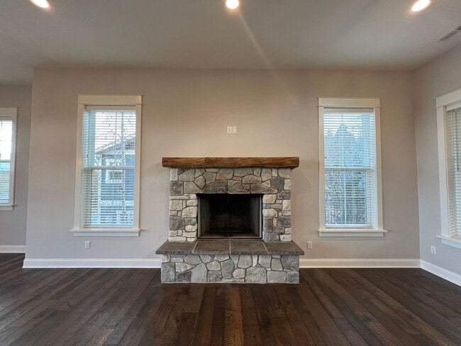 Building Photo - Beautiful, Custom home in the heart of Jacksonville | Available Now