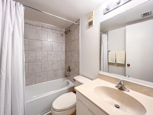 Building Photo - 353 S US Hwy 1