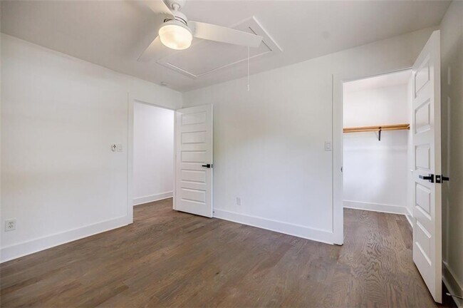 Building Photo - 2749 Memorial Dr SE
