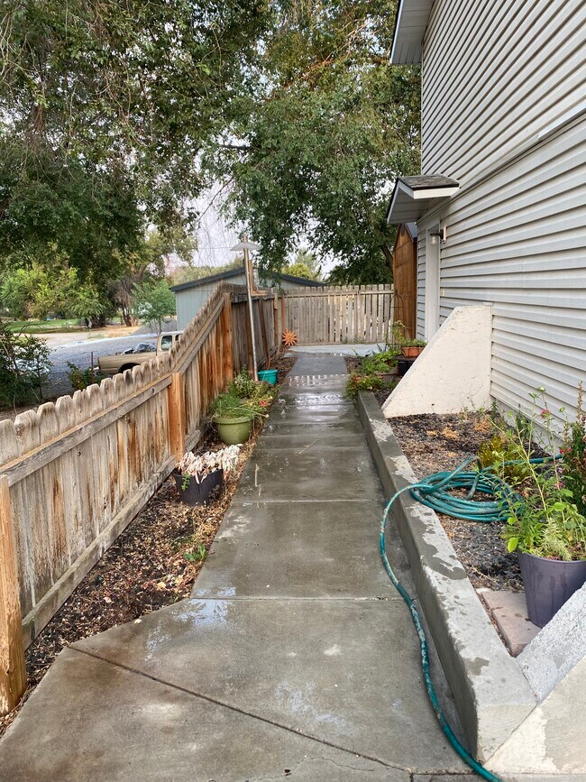 Building Photo - 132 N Bliss St