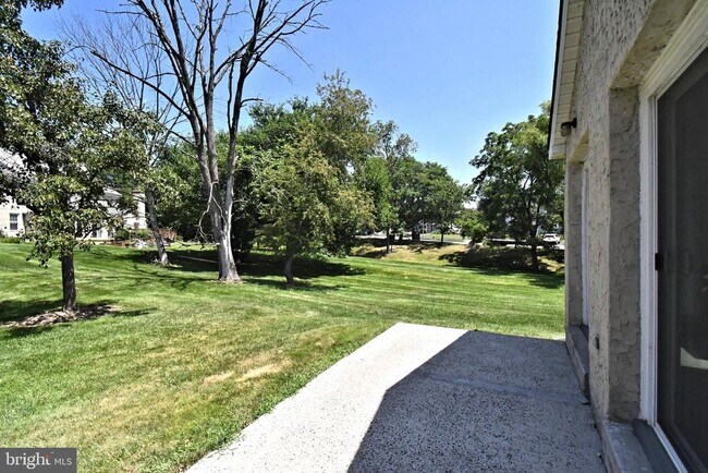 Building Photo - 2489 Hillendale Dr