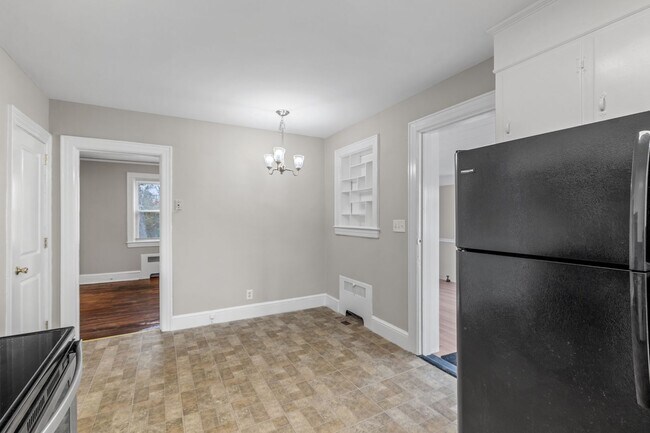 Building Photo - SW, Large Brick Two Bedroom PLUS Two Sun-Rooms, Hardwoods, LR & Separate DR, Fire Place!