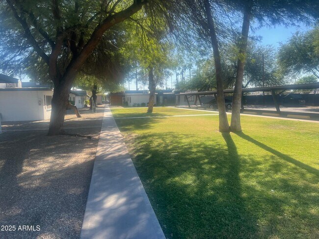 Building Photo - 1518 W Colter St