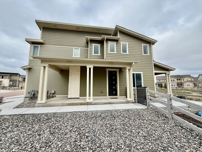 Building Photo - Beautiful Modern 3-Bedroom, 2.5 bath Townh...