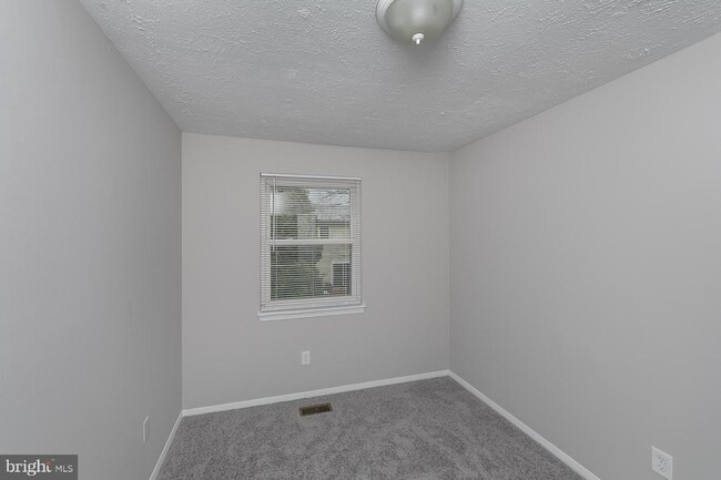 Building Photo - 31 Stone Falls Ct