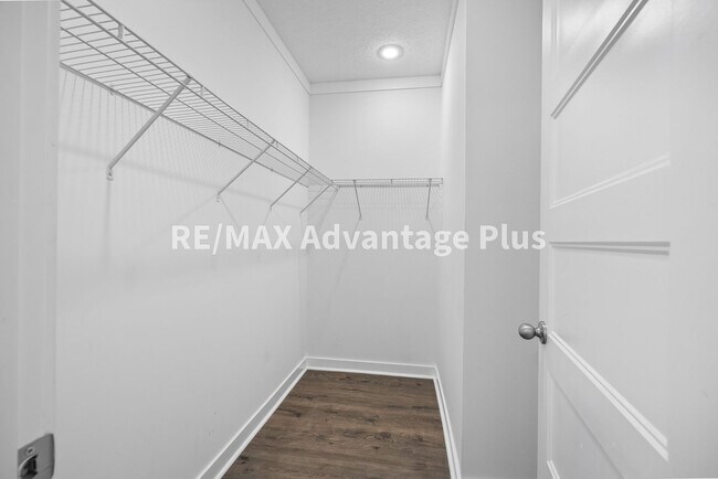 Building Photo - 1407 Paradise Rd