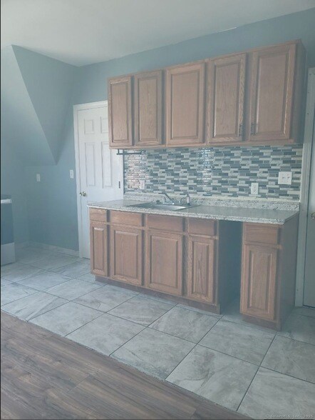 Building Photo - 137 Adelaide St