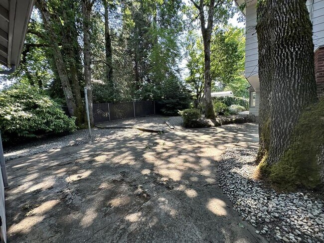 Building Photo - 1458 Greenwood Dr NE