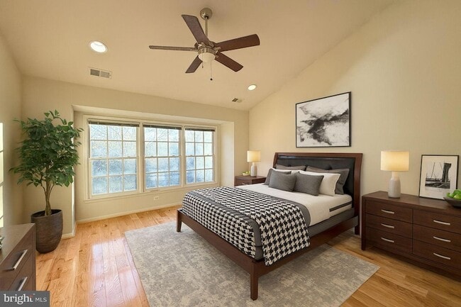 Building Photo - 819 Oak Knoll Terrace