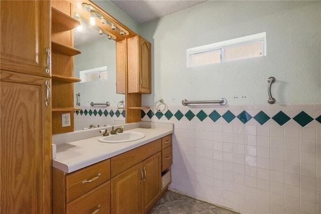 Building Photo - 16821 Whitebrush Loop