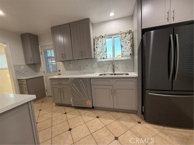 Building Photo - 545 N Toland Ave