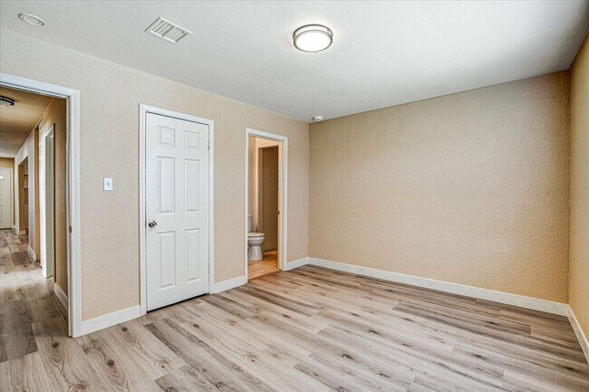 Building Photo - Beautifully Renovated 4 Bedroom Home with 3 Full Bathrooms!