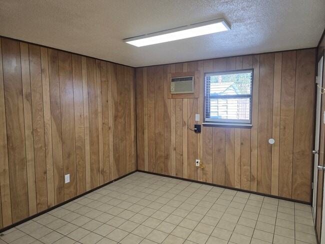 Building Photo - 4904 Locust Ave