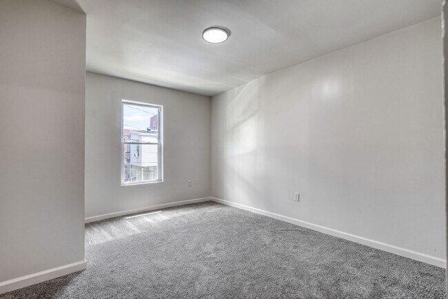 Building Photo - 21 N Summit St